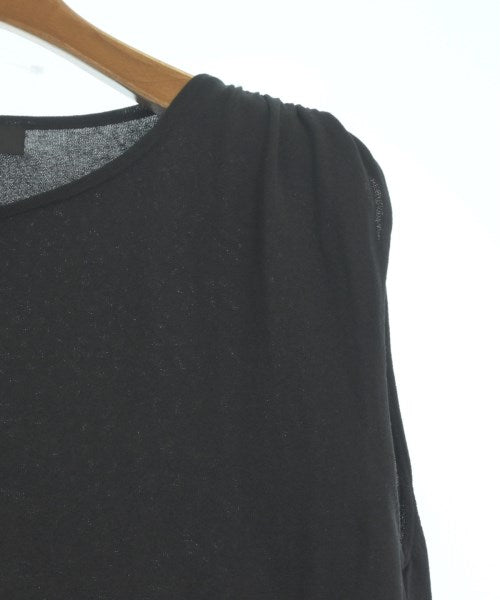 UNTITLED เสื้อแขนกุด