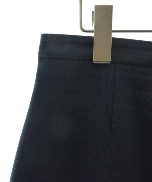 UNTITLED กระโปรงยาวถึงเข่า