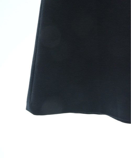 UNTITLED กระโปรงยาวถึงเข่า