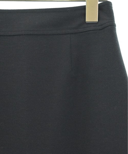 UNTITLED กระโปรงยาวถึงเข่า