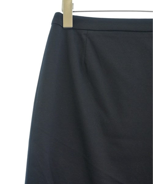 UNTITLED กระโปรงยาวถึงเข่า