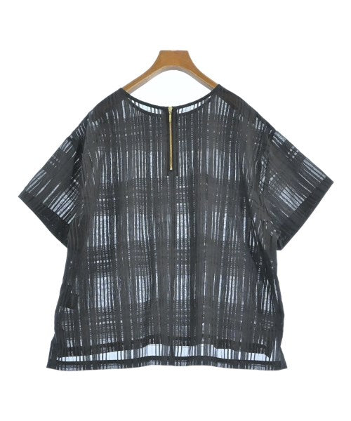 UNTITLED เสื้อลำลอง