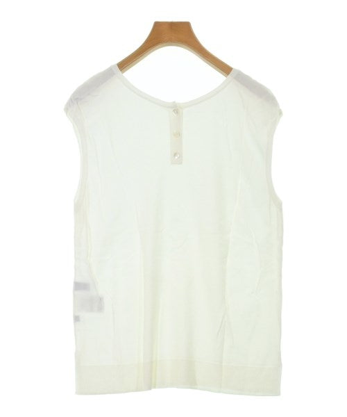 UNTITLED เสื้อแขนกุด