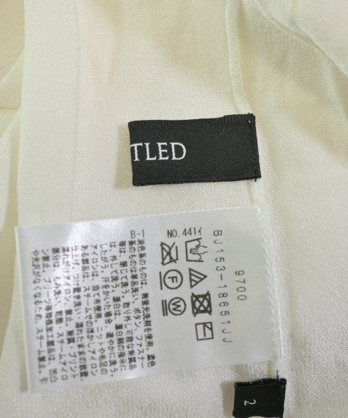 UNTITLED เสื้อแขนกุด