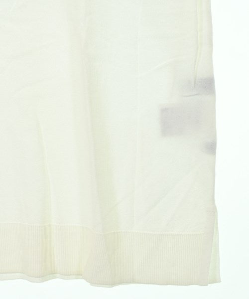 UNTITLED เสื้อแขนกุด