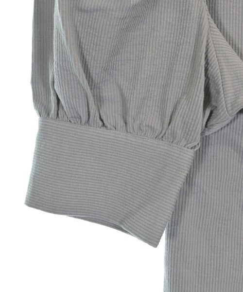 UNTITLED เสื้อยืด/เสื้อท็อปส์