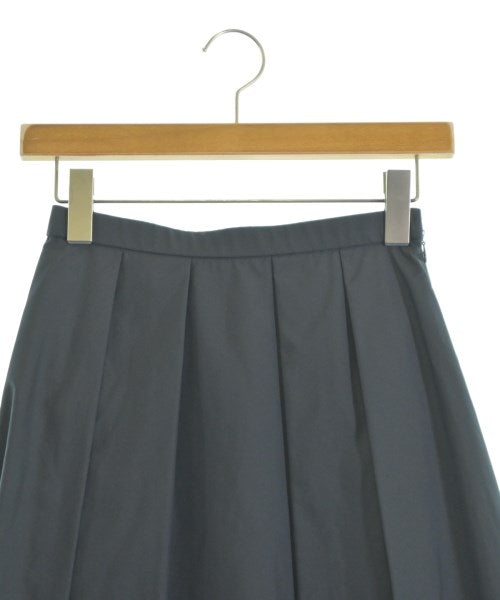 UNTITLED กระโปรงยาวถึงเข่า