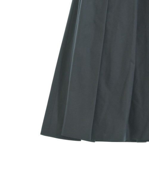 UNTITLED กระโปรงยาวถึงเข่า