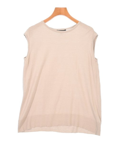 UNTITLED เสื้อแขนกุด