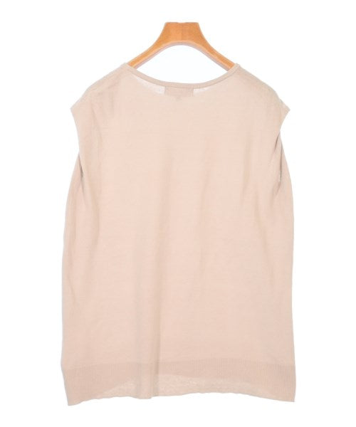 UNTITLED เสื้อแขนกุด
