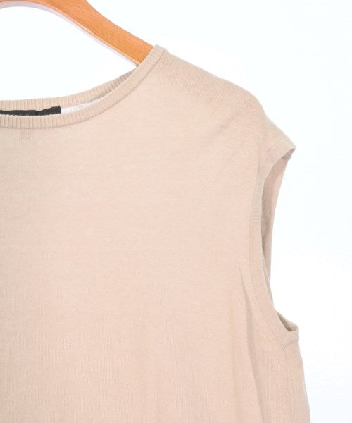 UNTITLED เสื้อแขนกุด