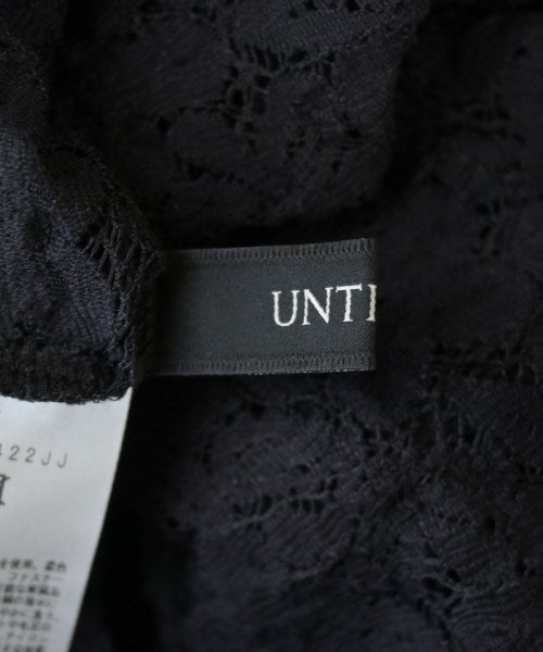 UNTITLED เสื้อยืด/เสื้อท็อปส์