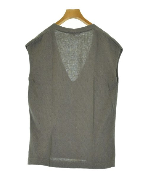 UNTITLED เสื้อแขนกุด