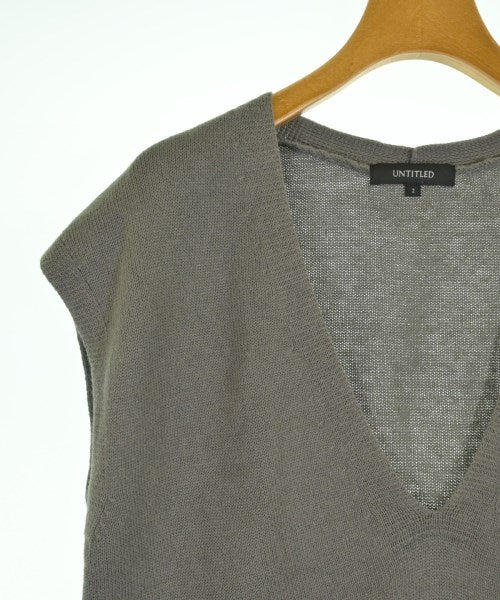 UNTITLED เสื้อแขนกุด