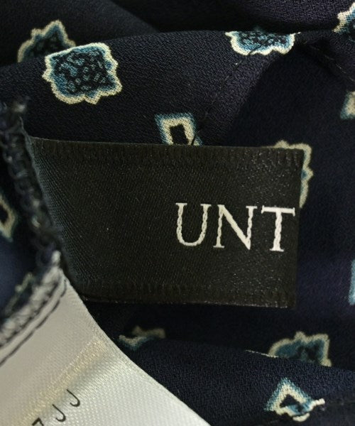 UNTITLED เสื้อลำลอง