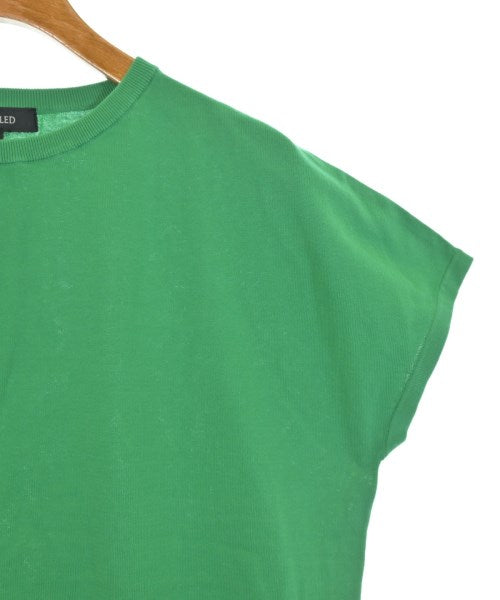 UNTITLED เสื้อแขนกุด