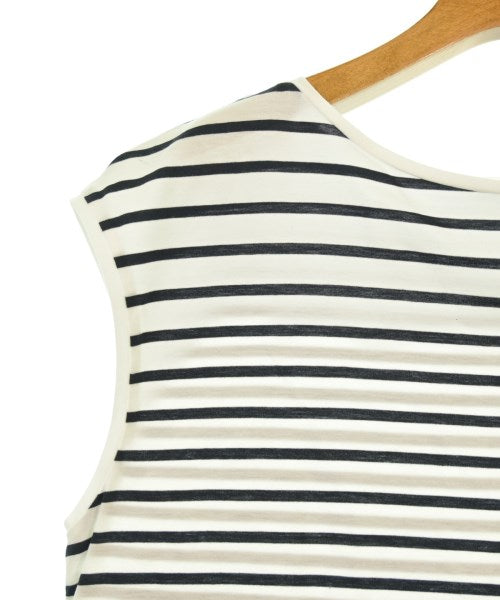 UNTITLED เสื้อยืด/เสื้อท็อปส์