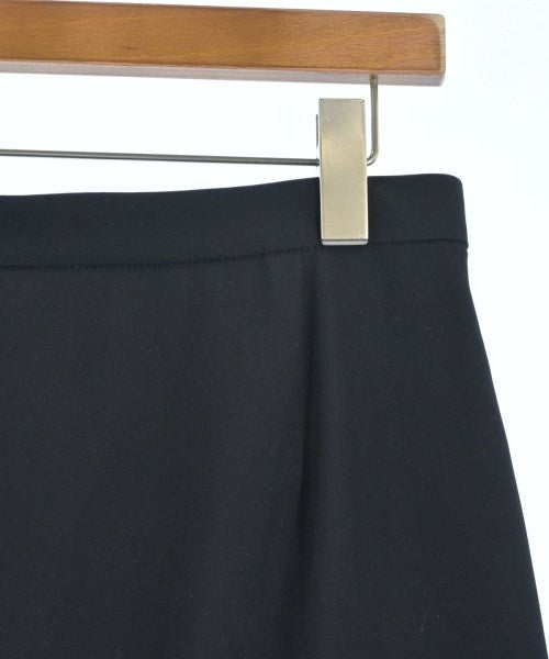 UNTITLED กระโปรงยาวถึงเข่า