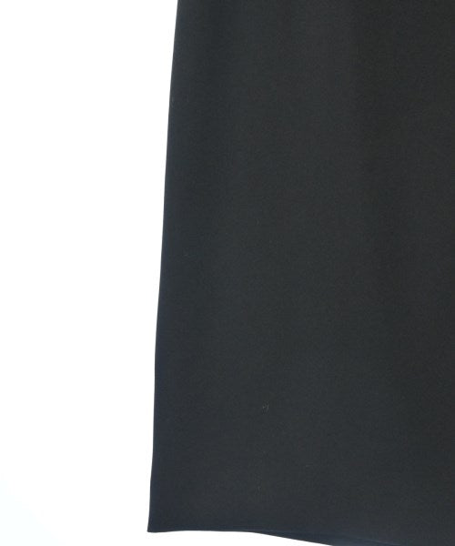 UNTITLED กระโปรงยาวถึงเข่า