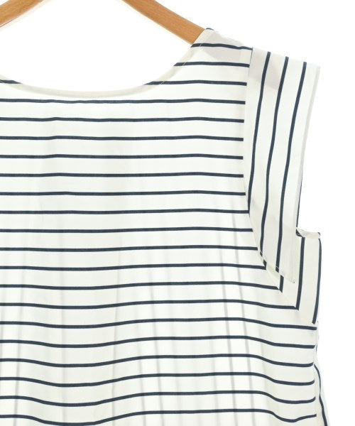 UNTITLED เสื้อลำลอง