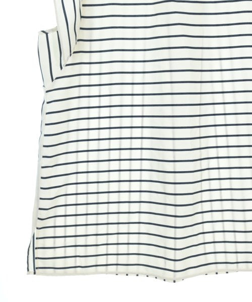 UNTITLED เสื้อลำลอง