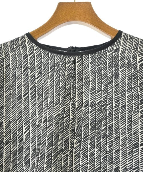 UNTITLED เสื้อสตรี