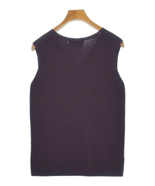 UNTITLED เสื้อแขนกุด