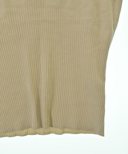 UNTITLED เสื้อแขนกุด