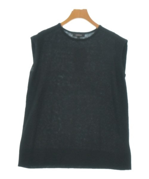 UNTITLED เสื้อแขนกุด