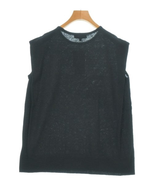 UNTITLED เสื้อแขนกุด
