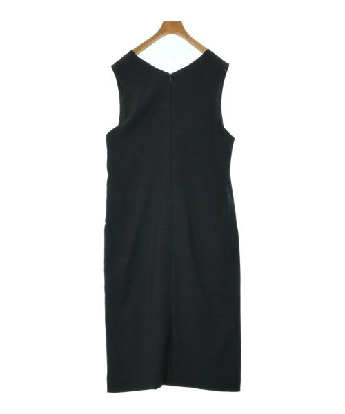 I C B ชุดเดรส