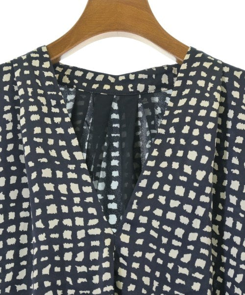 LAUTREAMONT เสื้อสตรี
