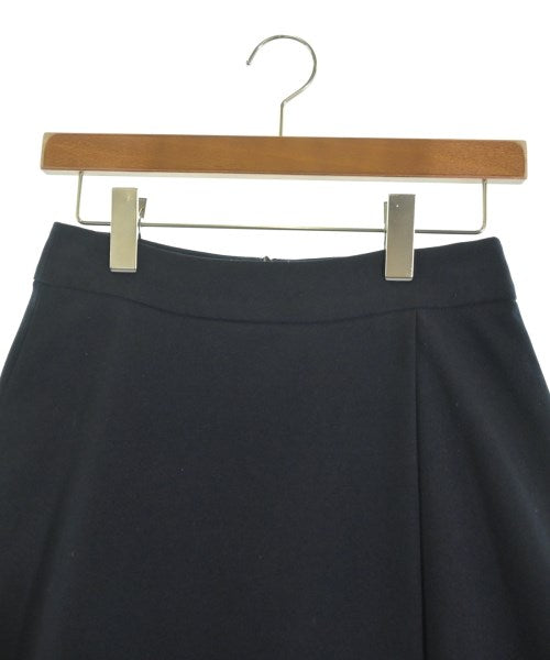 NATURAL BEAUTY BASIC กระโปรงยาวถึงเข่า