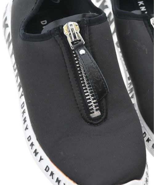 DKNY รองเท้าผ้าใบ