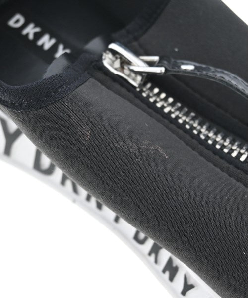 DKNY รองเท้าผ้าใบ