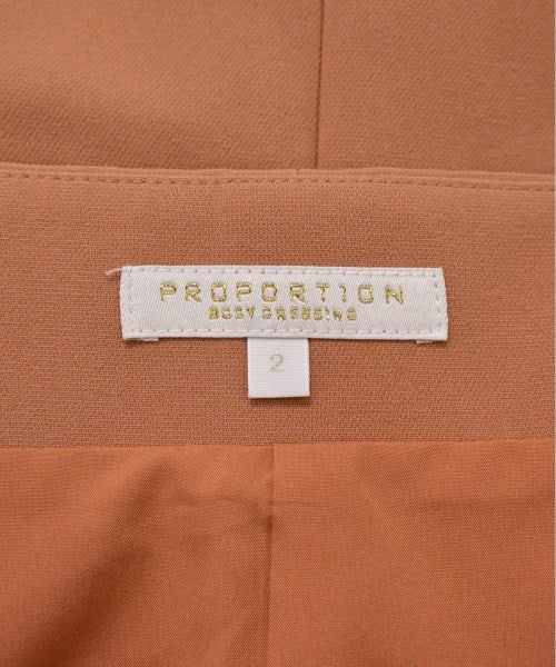 PROPORTION BODY DRESSING กระโปรงยาวถึงเข่า