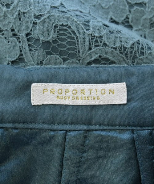 PROPORTION BODY DRESSING กระโปรงยาวถึงเข่า