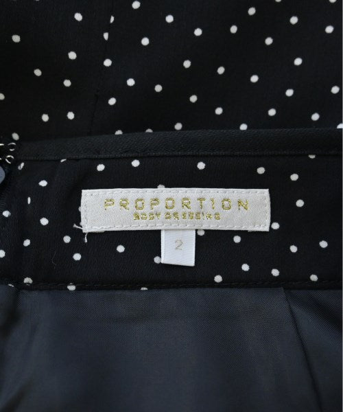 PROPORTION BODY DRESSING กระโปรงยาวถึงเข่า