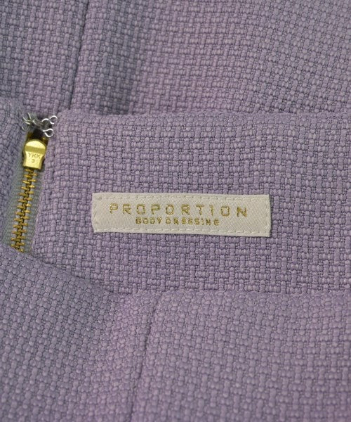 PROPORTION BODY DRESSING กระโปรงยาวถึงเข่า