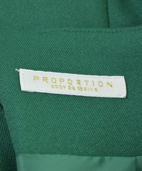 PROPORTION BODY DRESSING กระโปรงยาวถึงเข่า