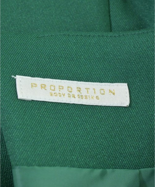 PROPORTION BODY DRESSING กระโปรงยาวถึงเข่า