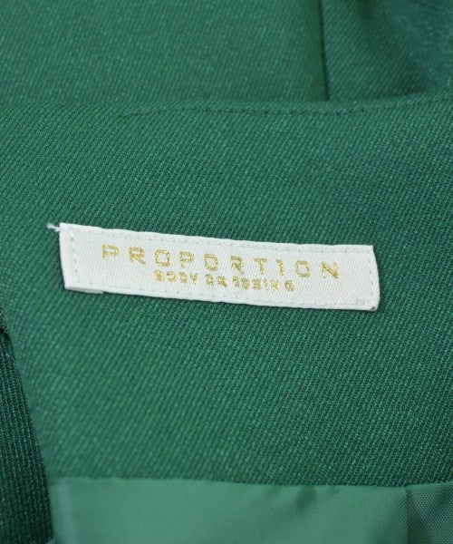 PROPORTION BODY DRESSING กระโปรงยาวถึงเข่า