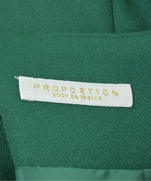 PROPORTION BODY DRESSING กระโปรงยาวถึงเข่า