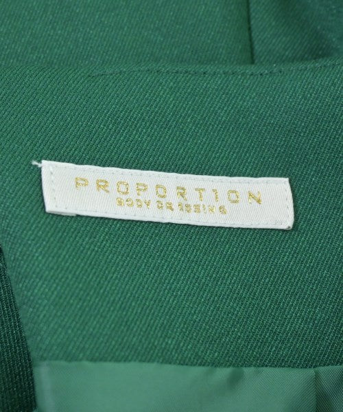 PROPORTION BODY DRESSING กระโปรงยาวถึงเข่า