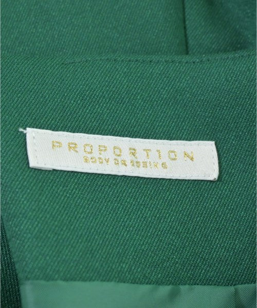 PROPORTION BODY DRESSING กระโปรงยาวถึงเข่า