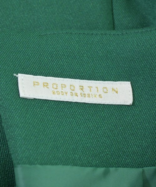 PROPORTION BODY DRESSING กระโปรงยาวถึงเข่า