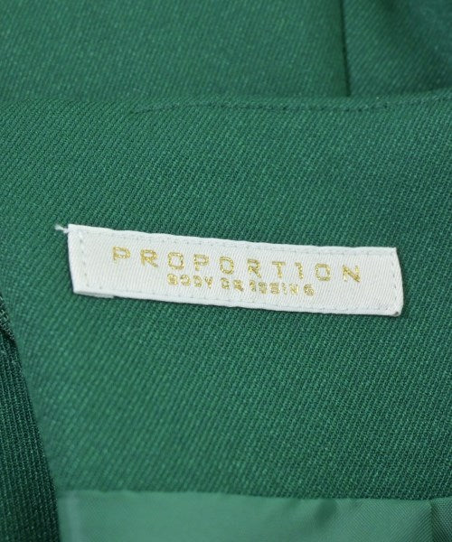PROPORTION BODY DRESSING กระโปรงยาวถึงเข่า