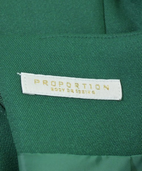 PROPORTION BODY DRESSING กระโปรงยาวถึงเข่า