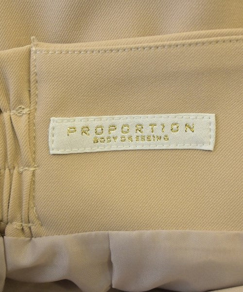 PROPORTION BODY DRESSING กระโปรงยาวถึงเข่า