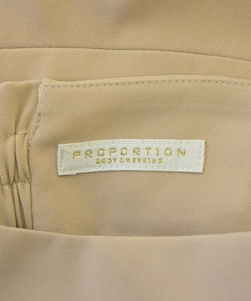 PROPORTION BODY DRESSING กระโปรงยาวถึงเข่า